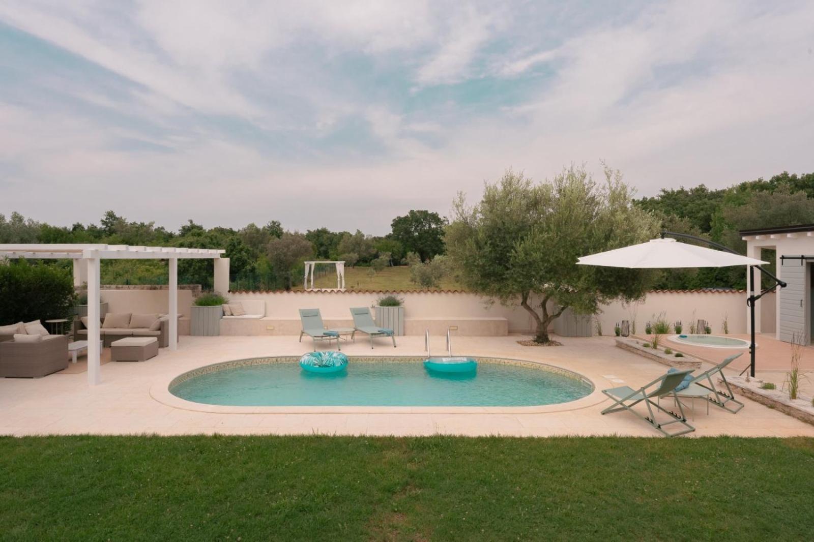 Luxury Villa In Istria - 9,000 Sqm Private Estate With Pool & Sauna, 15 Min To Sea, Near Fazana, 3 Bedrooms Juršići 외부 사진