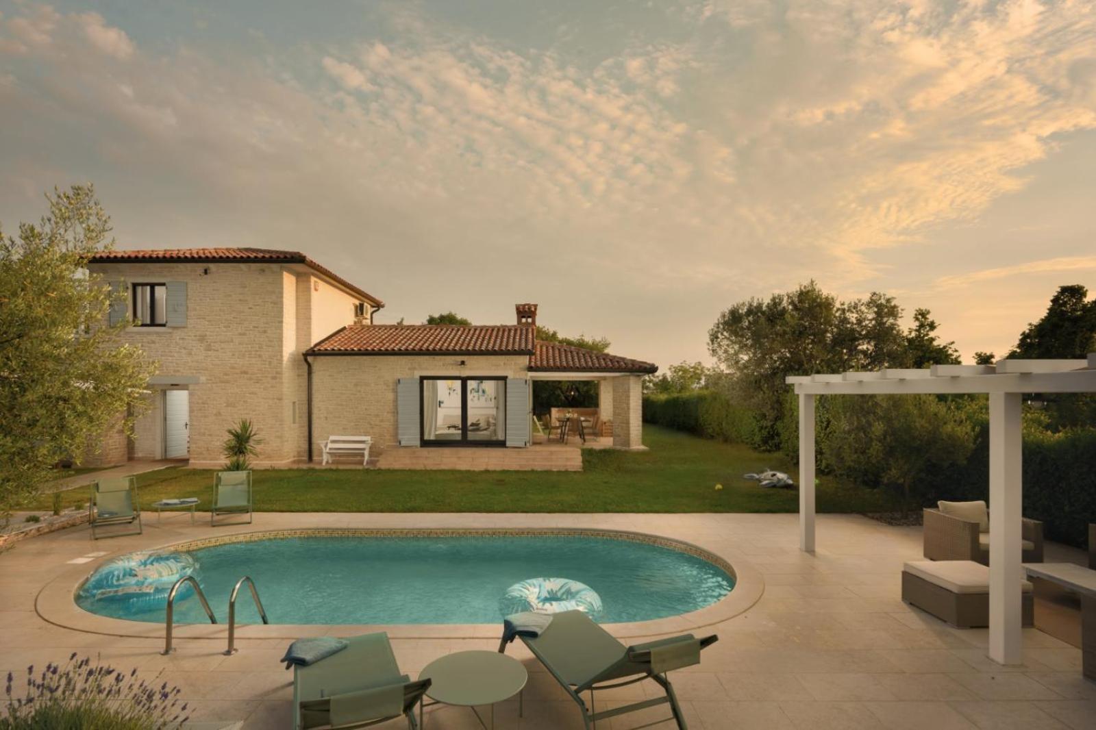 Luxury Villa In Istria - 9,000 Sqm Private Estate With Pool & Sauna, 15 Min To Sea, Near Fazana, 3 Bedrooms Juršići 외부 사진